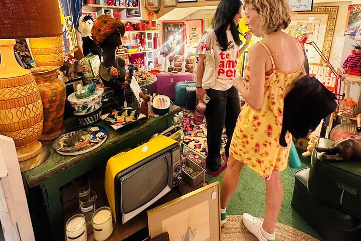 Philly's Vintage & Bites: A Walking Tour Through History & Flavors
