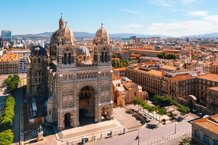 Marseille City Stroll: Uncover History & Hidden Gems!