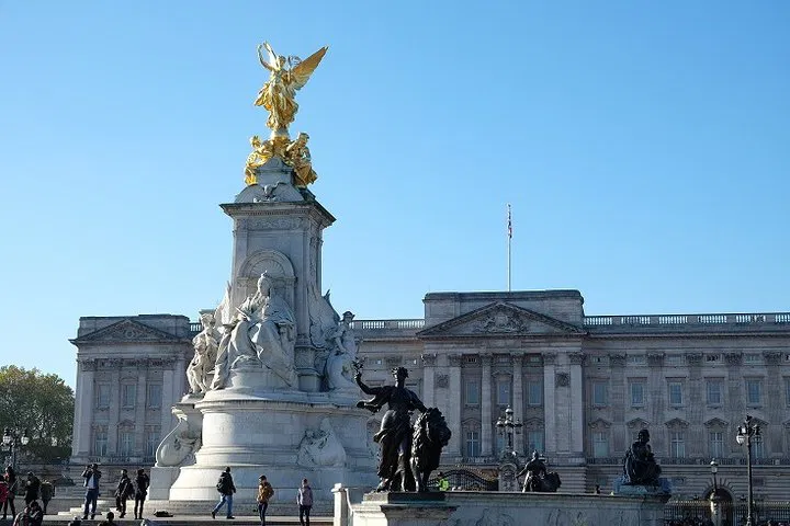 Royal London Tour: Witness the Changing of the Guard Up Close!