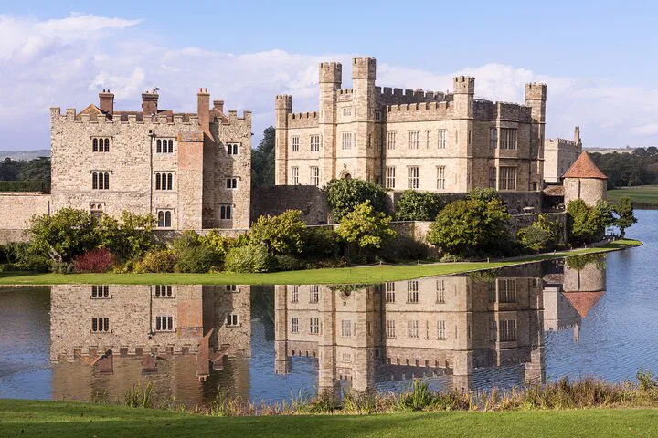 Kent's Treasures: Leeds Castle, Canterbury & Dover Cliffs Private Car Tour