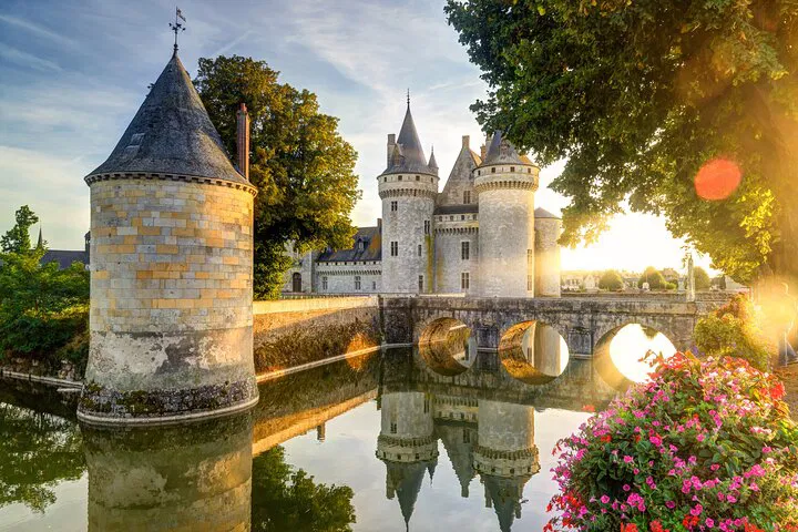 Loire Valley Fairytale: Chambord & Chenonceau Castles Private Tour from Paris