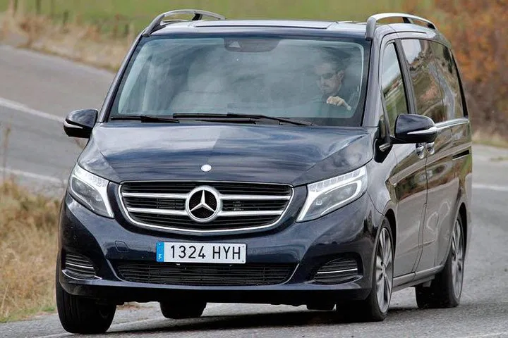 Luxury Berlin-Prague Transfer: Discover Dresden En Route