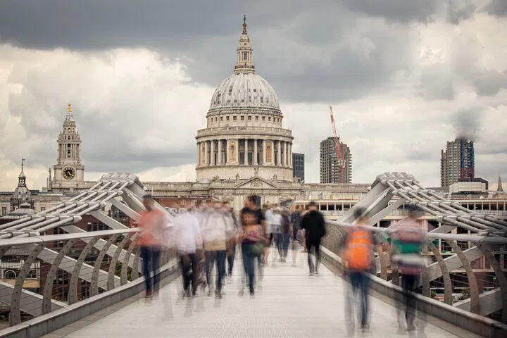 Unveiling London's Charm: A Photo & Food Adventure
