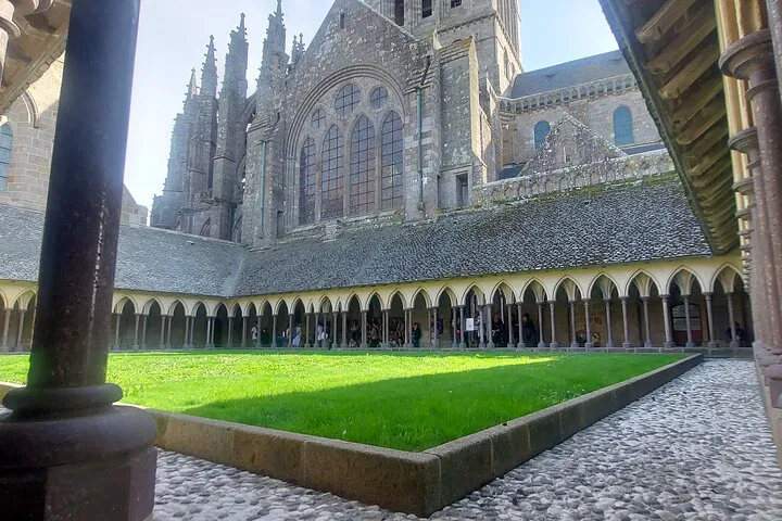Mont Saint Michel Day Trip: Luxury Van from Paris