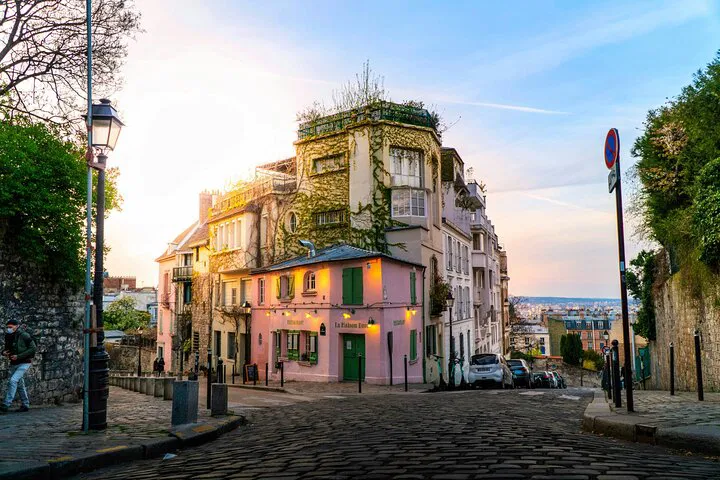 Unveiling Montmartre: An Artistic Journey Through Paris' Bohemian Soul