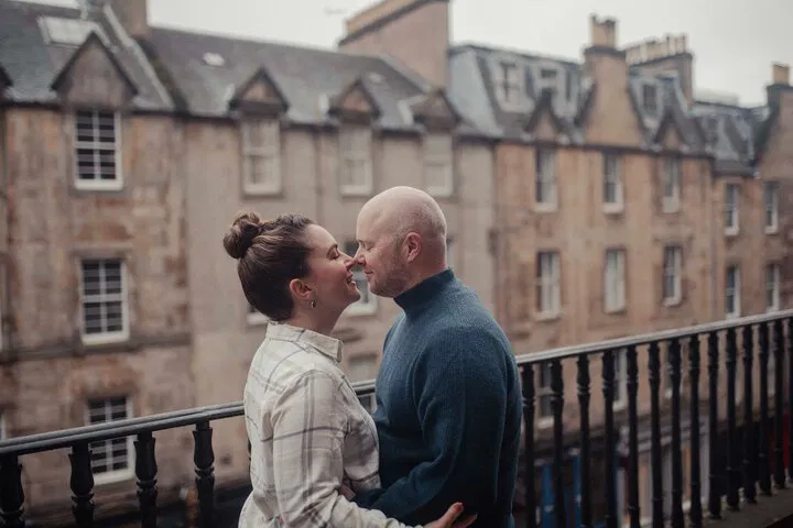 Edinburgh Fairytale: Capture Your Love Story with a Romantic Photoshoot!