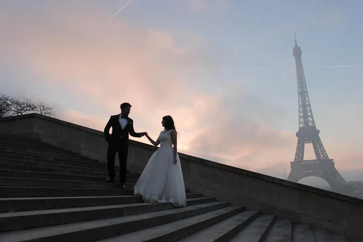 Paris Photoshoot: Capture Your Dream Vacation with a Pro!