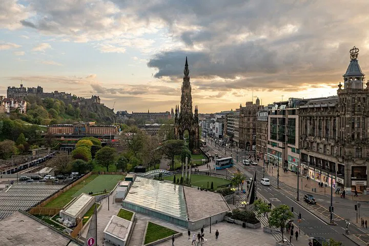 Uncover Edinburgh's Treasures: A 5-Hour Historical Journey
