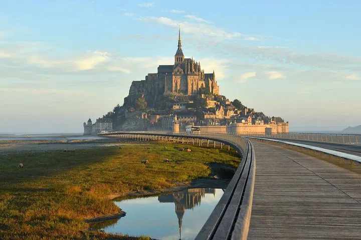 Luxury Private Transfer: Paris to Mont Saint-Michel Adventure