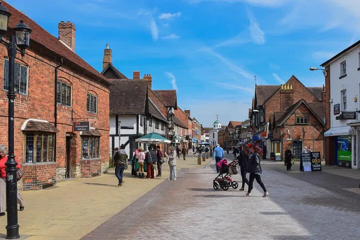 Uncover Stratford-upon-Avon's Secrets: A Local's 90-Minute Walking Tour