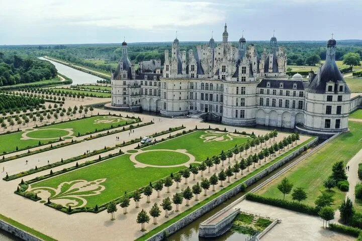 Loire Valley Castles & Wine: A Royal Day Trip from Paris