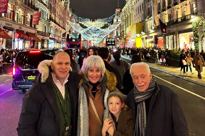 Twinkling Taxi Tours: London's Magical Christmas Lights Adventure