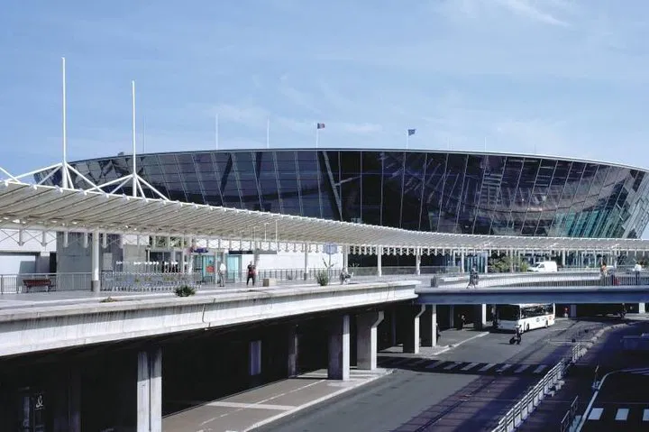 Seamless Antibes Arrival: Private Transfer from Nice Airport