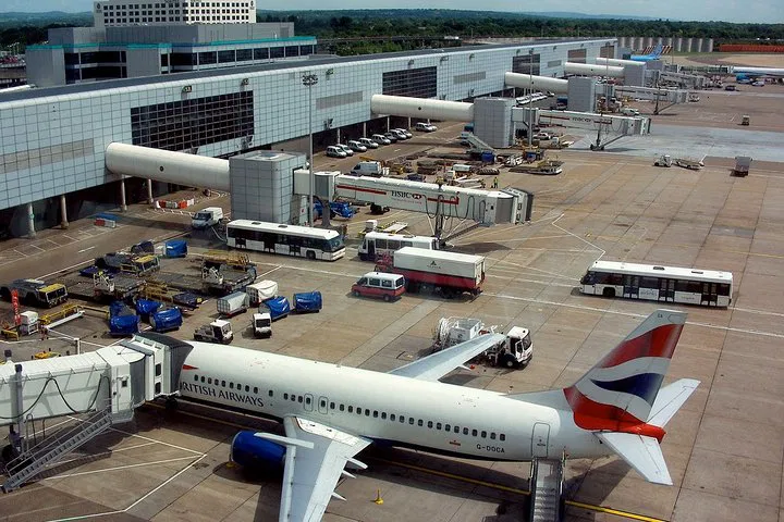 Stress-Free Gatwick Airport Transfers: Your London Door-to-Door Solution