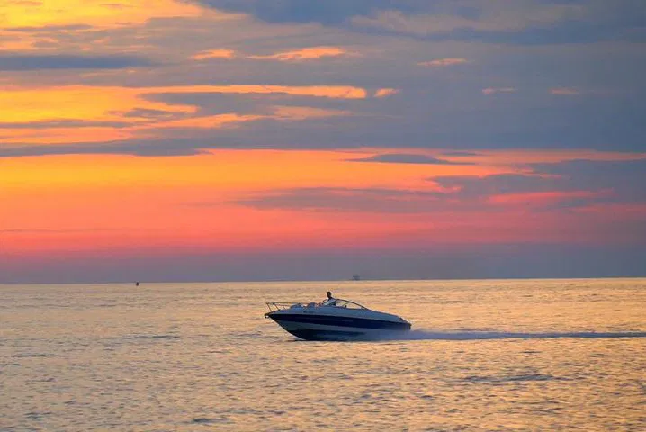 Krabi's 7 Islands Sunset Snorkel: BBQ, Bioluminescence & Speedboat Bliss!