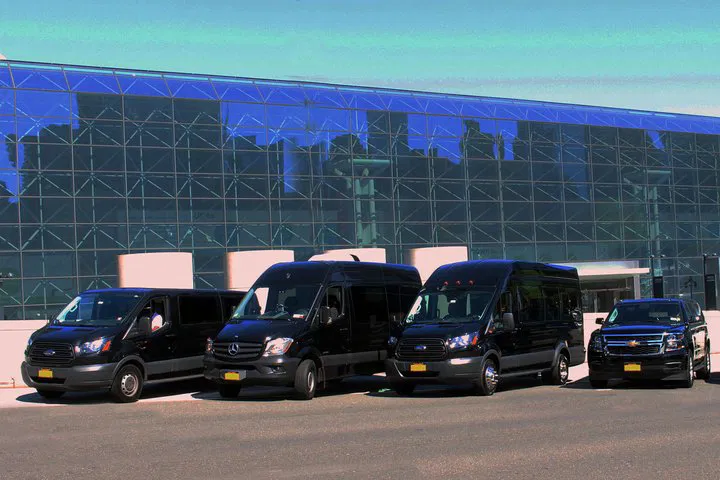 Stress-Free NYC Cruise Transfer: Private Ride to Airport or Manhattan