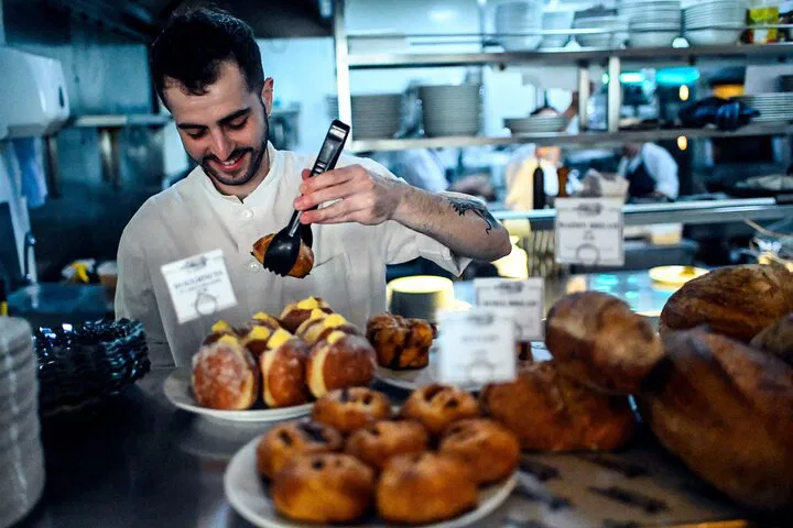 East End London's Culinary Secrets: A Private Food Tour Adventure!