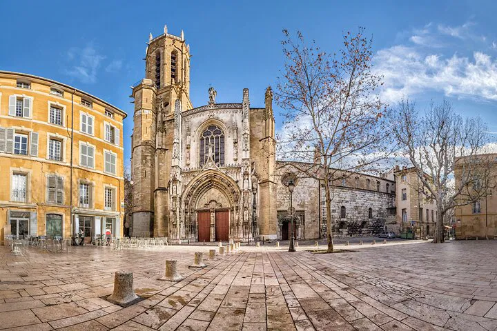 Aix-en-Provence: Private Walking Tour with Local Tasting