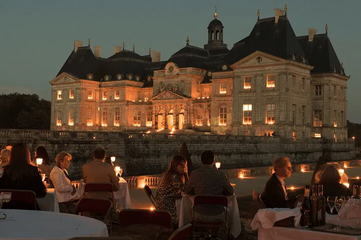 Enchanting Vaux-le-Vicomte: A Fairytale Christmas Private Tour from Paris