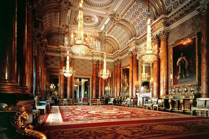 Royal Day Trip: Buckingham Palace & Windsor Castle Tour