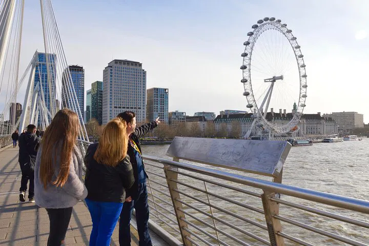 Discover London's Iconic Landmarks: A Personalized Black Taxi Adventure