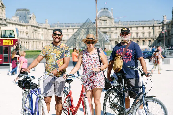 Glide Through Paris: Effortless E-Bike Adventures!