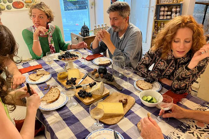 Parisian Cheese & Wine: A Gourmet Sensory Delight!