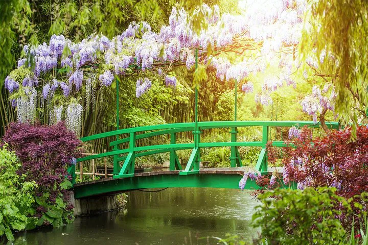 Artistic Escapes: Monet & Van Gogh's World from Paris