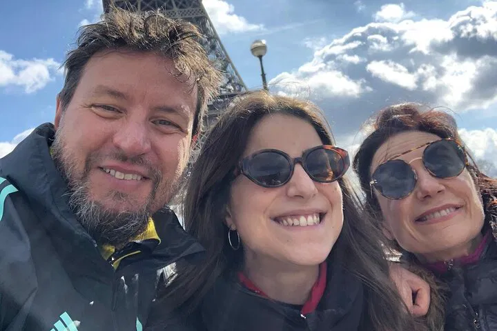 Unlock Paris: Personalized Walking Tour with a Local Expert