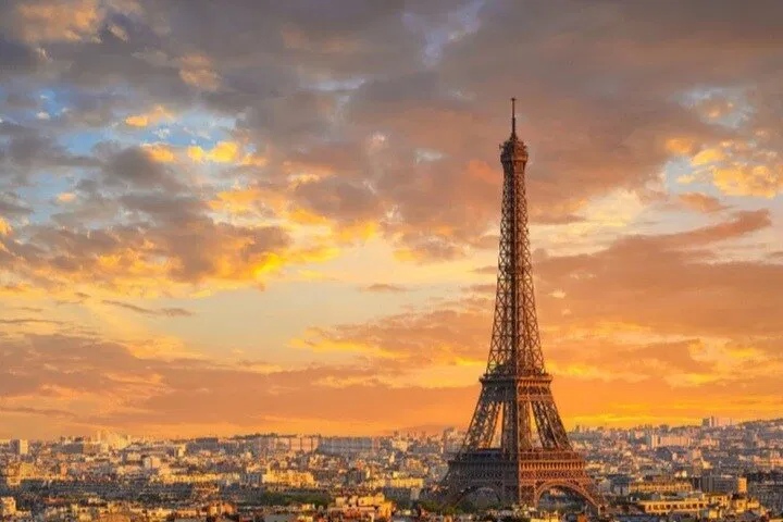 Discover Paris' Hidden Gems: A Guided Passage Tour