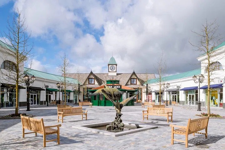 Luxury Outlet Shopping: Private Birmingham Tour to West Midlands
