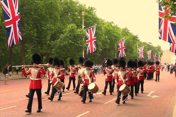 Changing of the Guard: Best Views & Royal London Tour
