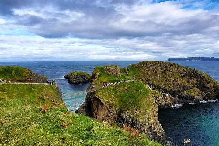 Unforgettable Northern Ireland Rail Adventure: Giant's Causeway & Belfast