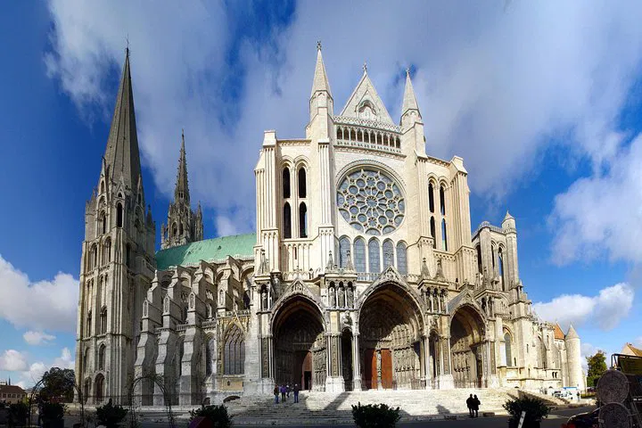 Discover Chartres Cathedral: A Gothic Masterpiece from Paris