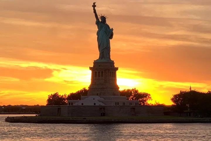 NYC Sunset Spectacle: Statue of Liberty Cruise & Skyline Views