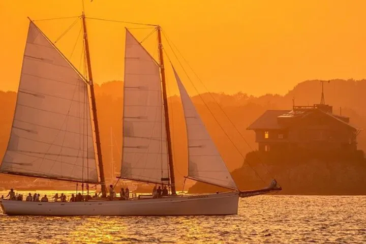Newport Sunset Sail: Narragansett Bay Schooner Cruise