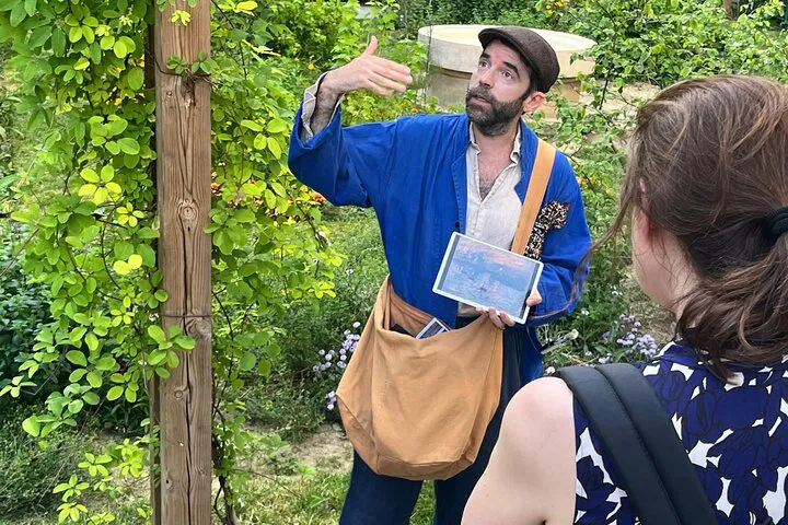 Montmartre Actor-Led Tour: Art, History & Fun!
