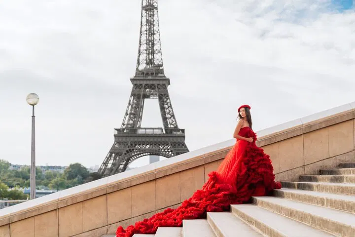 Eiffel Tower Princess Photoshoot: Capture Your Parisian Fairytale!