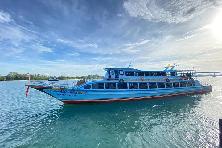 Seamless Island Hop: Lanta to Phi Phi Ferry Adventure