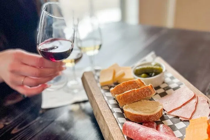 Uncork Niagara-on-the-Lake: Guided Wine & Charcuterie Day Trip!