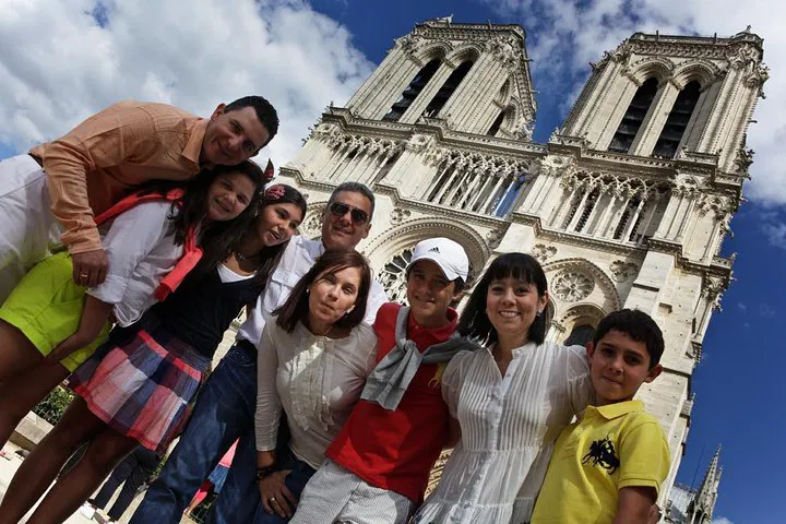 Capture Paris: Private Photography Tour in Iconic Quarters