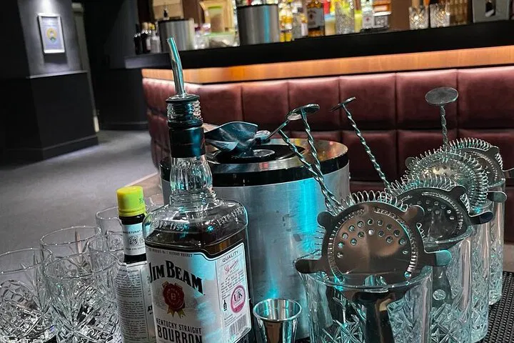 Shake It Up: Bristol's Ultimate Cocktail Creation Experience!
