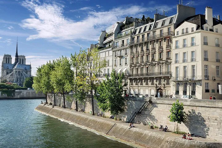 Discover Le Marais: A Private Gourmet Walking Tour in Paris