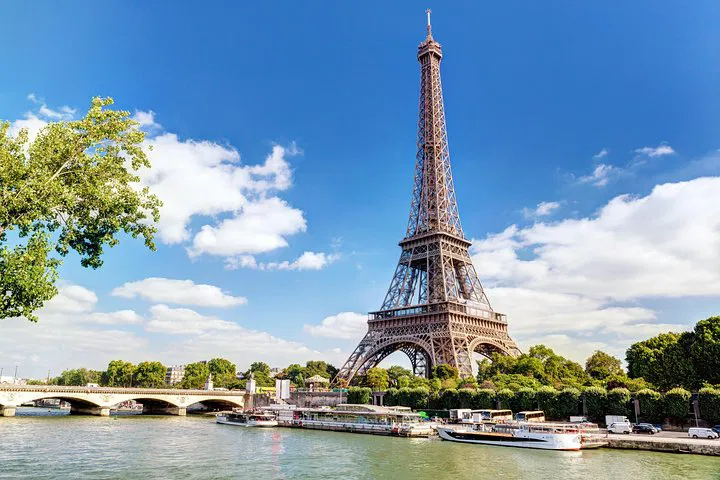 Luxury Paris Exploration: Your Full-Day Chauffeur Experience