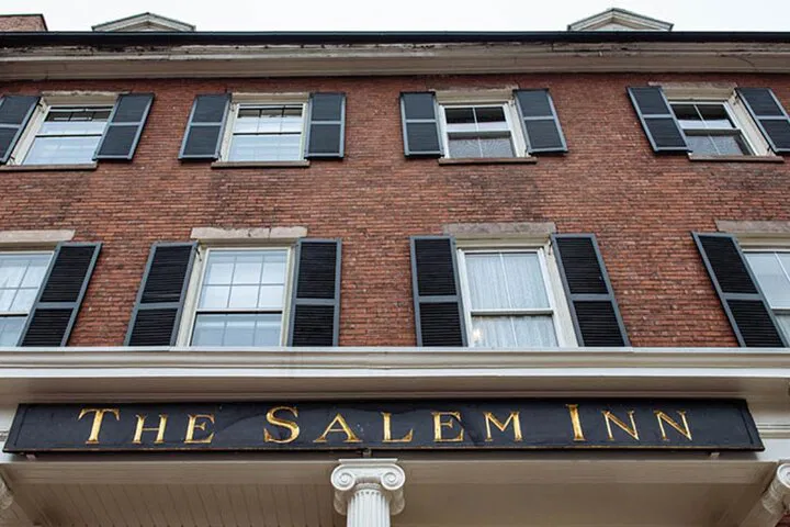 Salem Ghost Tour: Uncover Dark History & Haunts