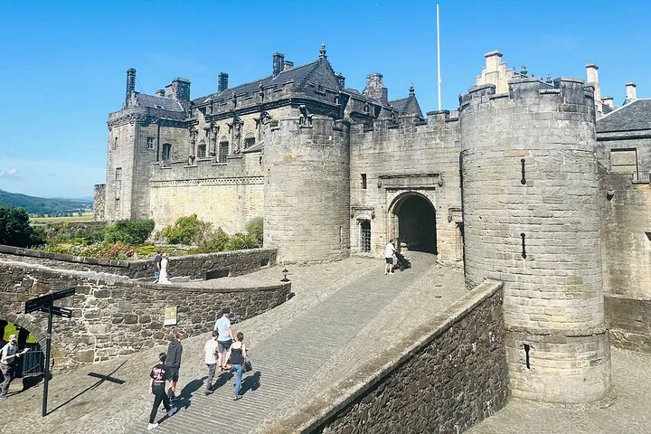 Discover Stirling's Secrets: A Personalized Black Cab Tour