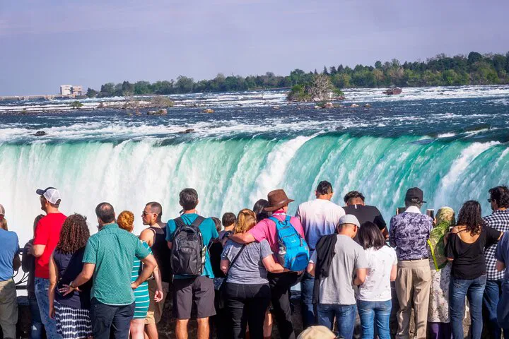 Niagara Falls Day Trip: Toronto's Unforgettable Escape