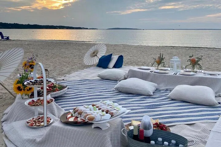 Hamptons Beach Bliss: Helicopter Picnic from Manhattan