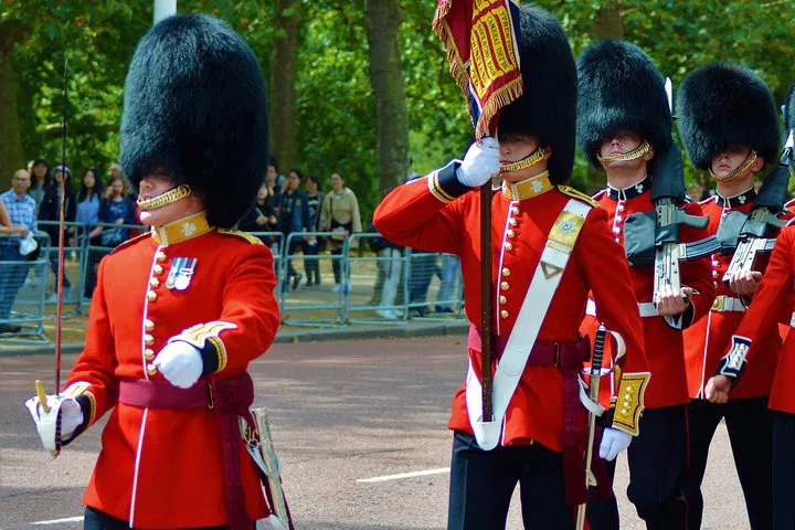London's Top 30+ Sights: Small Group Walking Tour