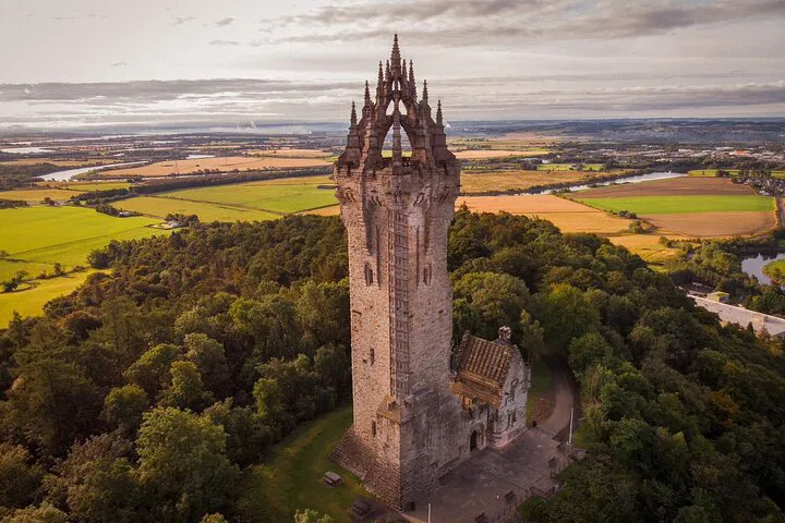 Unveiling Wallace: A Private Historical Journey in Stirling